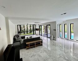 Eng Kong Park (D21), Terrace #557523231